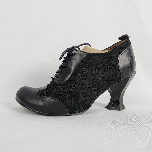 John Fluevog Cortona Black Floral Velvet Baroque Lace Up Heeled Booties Size 6