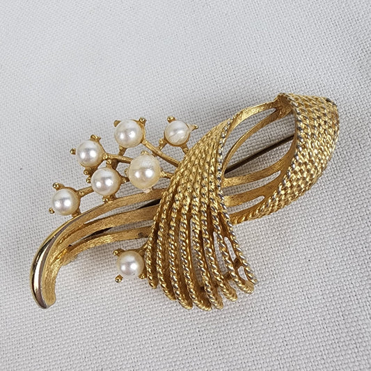Vintage Faux Pearl Gold Tone Brooch