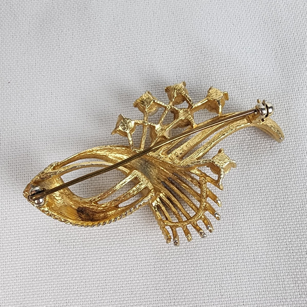 Vintage Faux Pearl Gold Tone Brooch