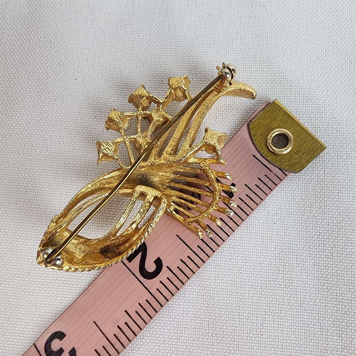 Vintage Faux Pearl Gold Tone Brooch