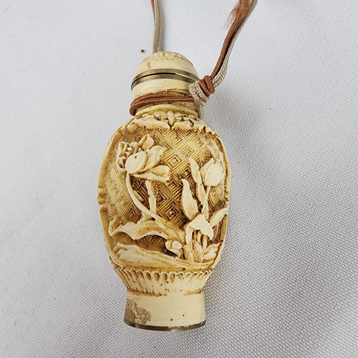 Vintage Floral Carved White Snuff Perfume Bottle Necklace