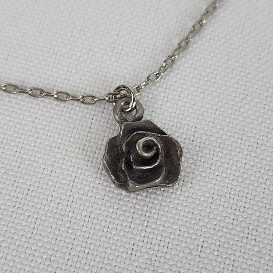 Vintage Silver Delicate Rose Pendant Chain Necklace