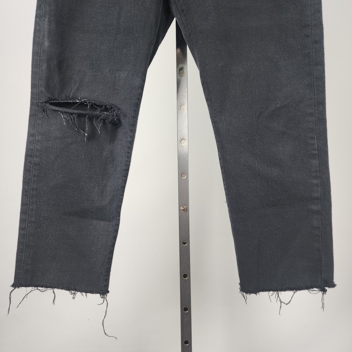 Levis Wedgie Black Cropped Raw Hem Jeans Size 30