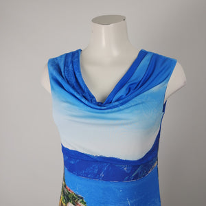 Art By Dolcezza Blue Tropical Town Scene Sheath Dress Size M