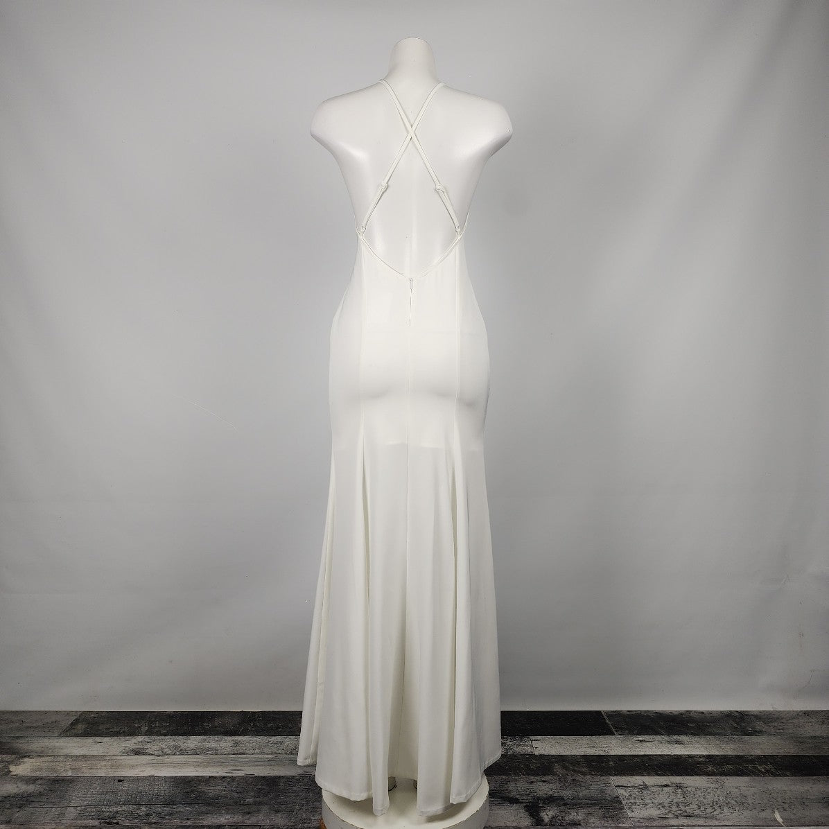 White Halter Neck White Body Con Wedding Dress Size 4