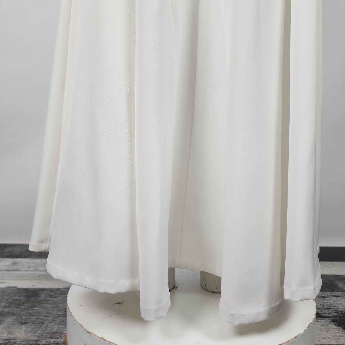 White Halter Neck White Body Con Wedding Dress Size 4