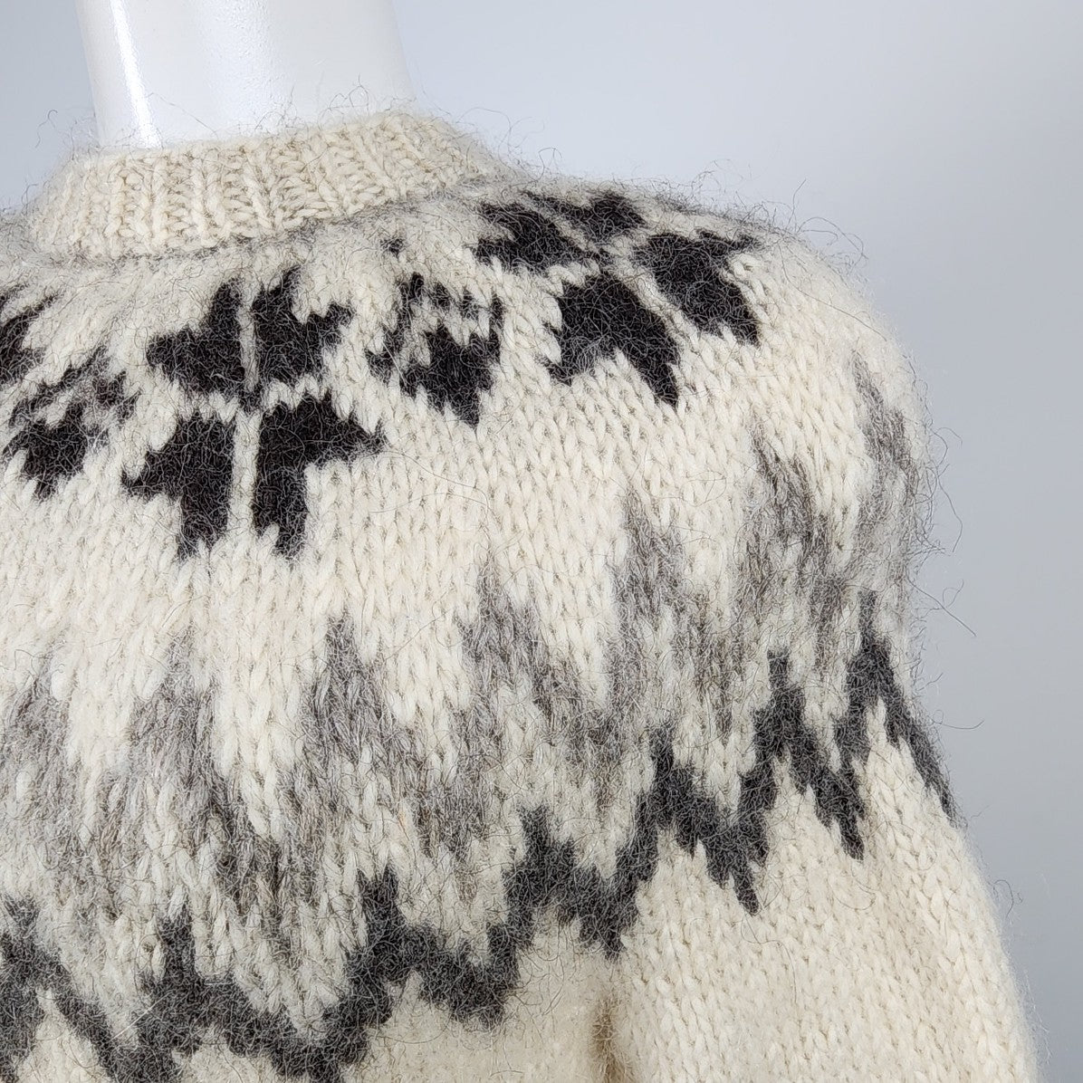 Vintage Handknit Wool Cream Fair Isle Sweater Size S/M