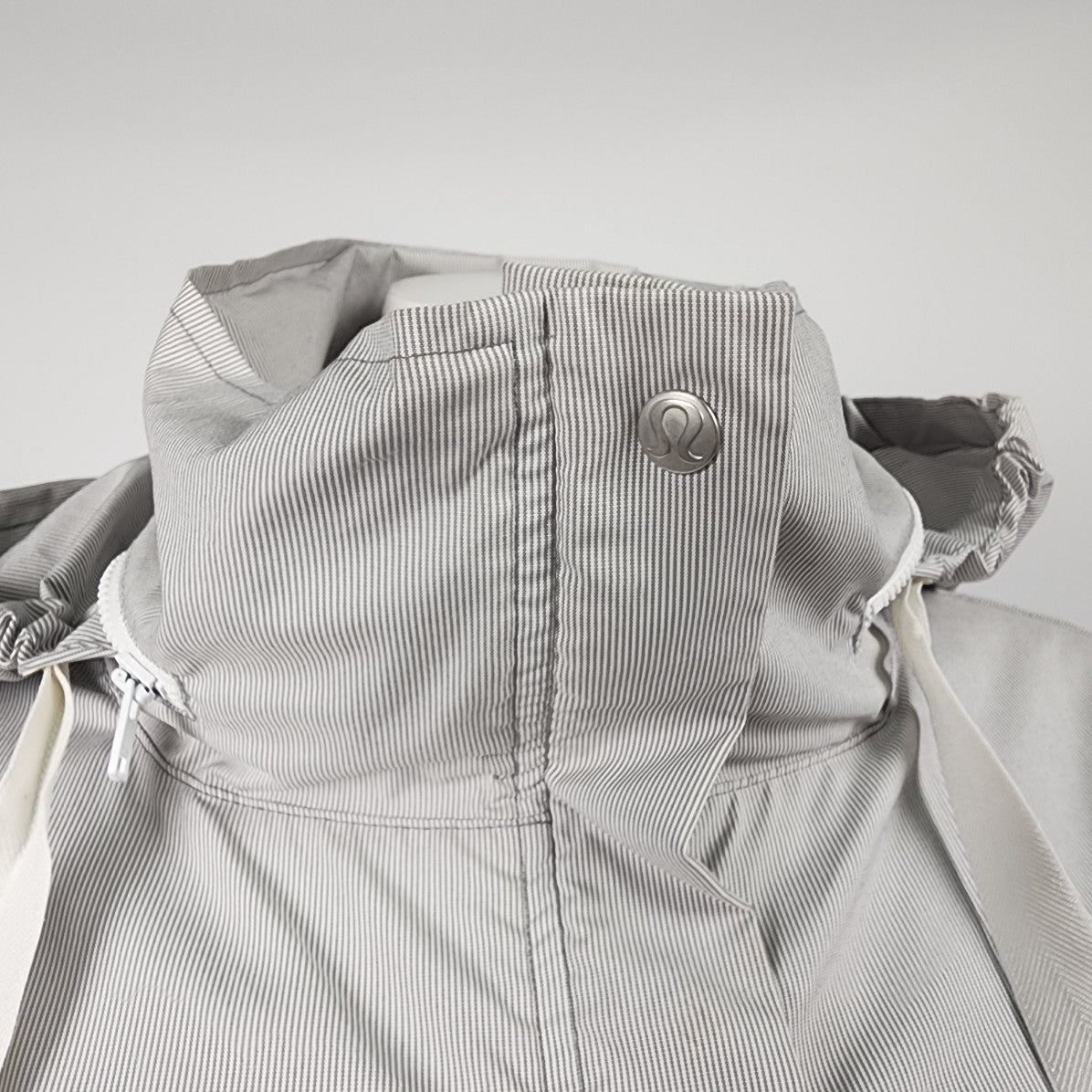 Lululemon Grey Pin Striped Devi Windbreaker Zip Up Light Jacket Size 10