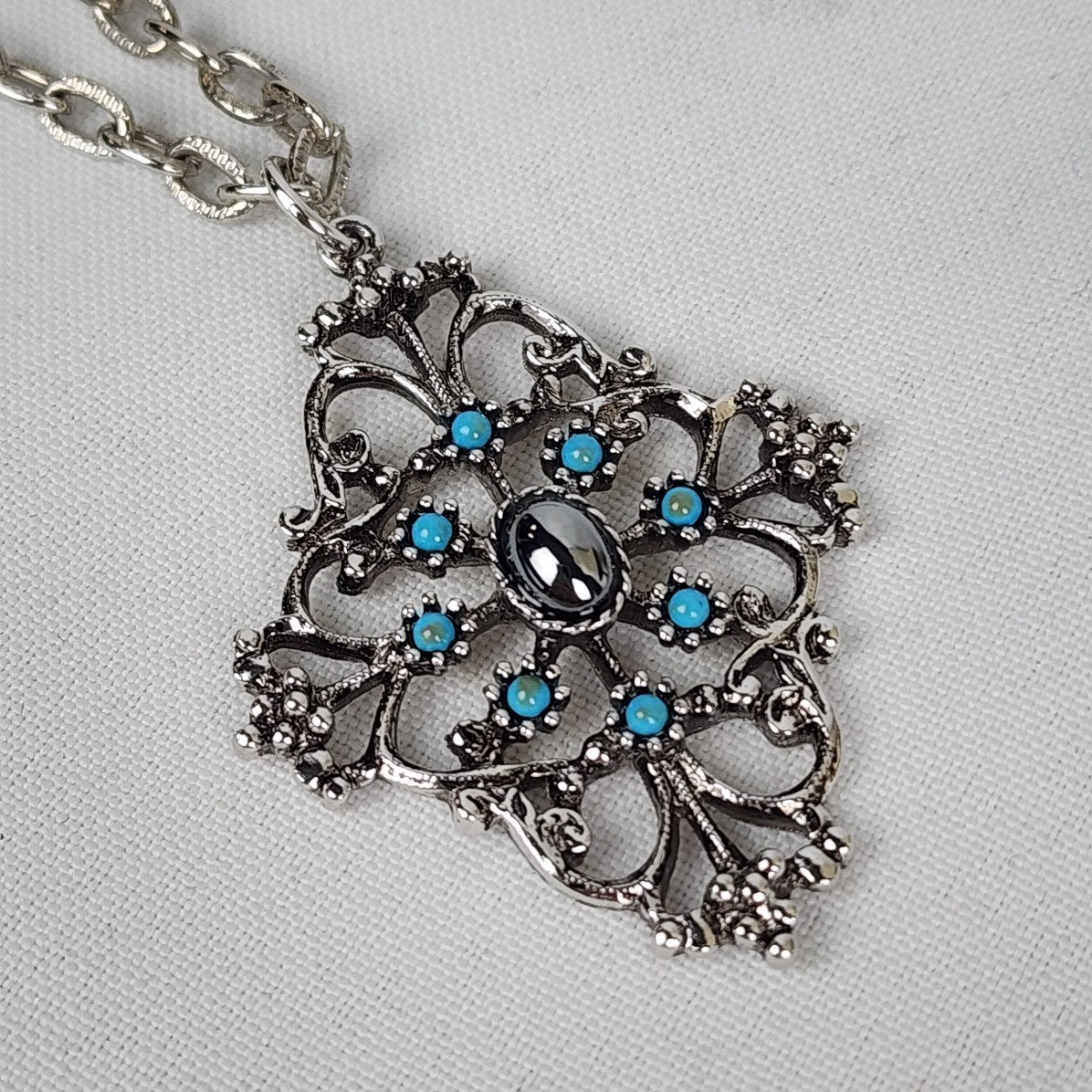 Vintage Avon Mirabella Silver & Blue Pendant Necklace