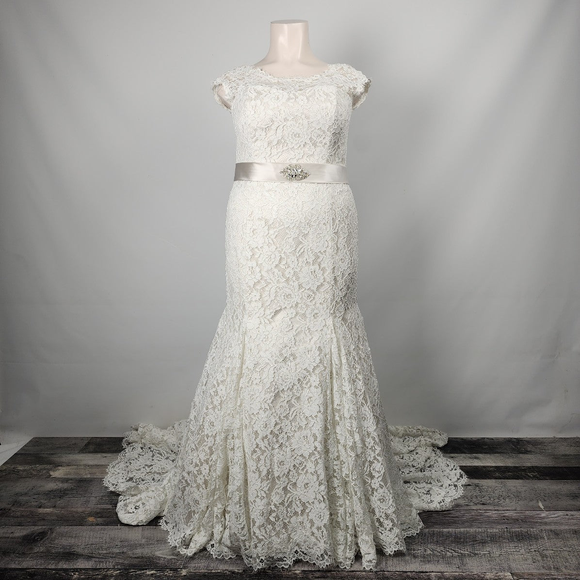 White Rose Lace Satin Belted Wedding Gown Size 16