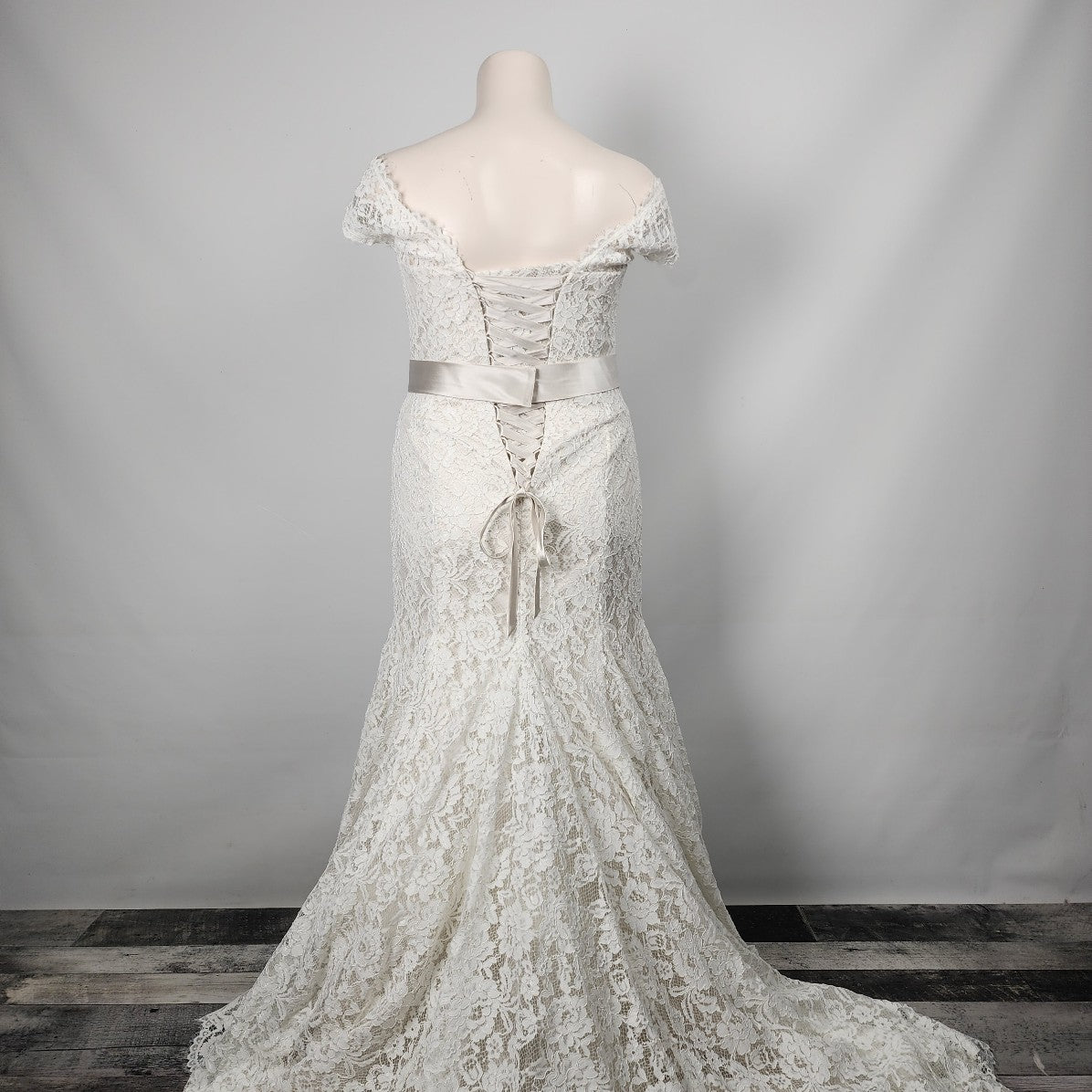 White Rose Lace Satin Belted Wedding Gown Size 16