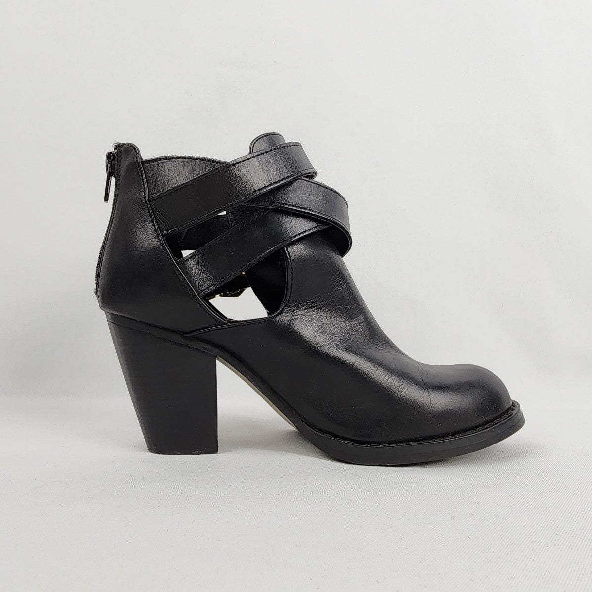 Kate & Mel Black Leather Belted Wrap Heeled Booties Size 6