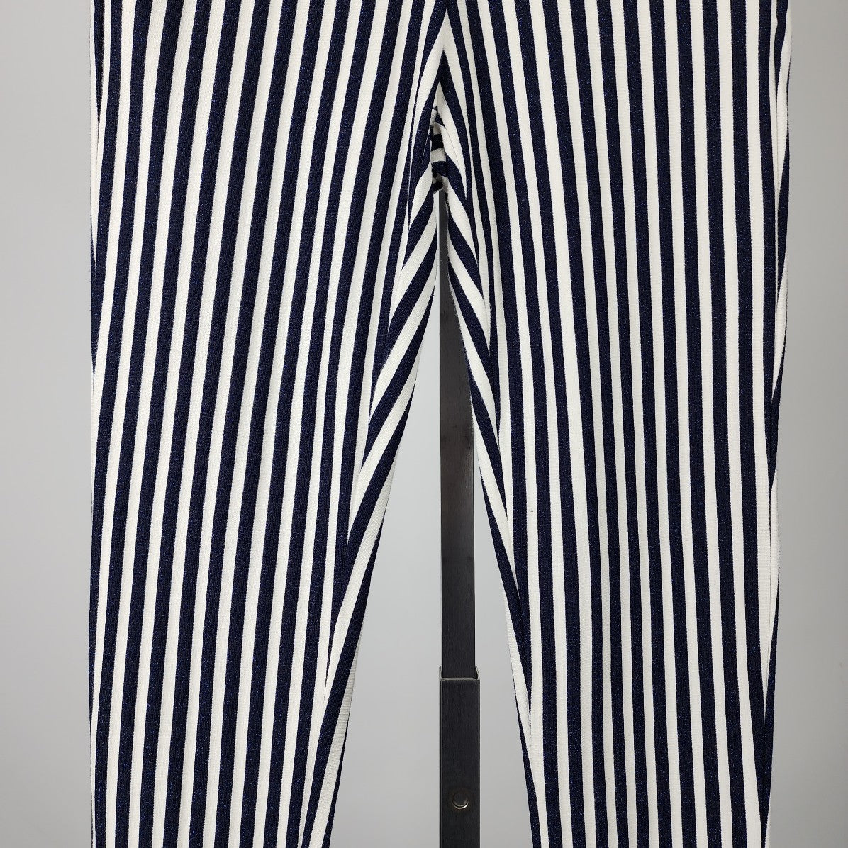 White Sand 88 Navy Striped Slim Leg Pants Size 2