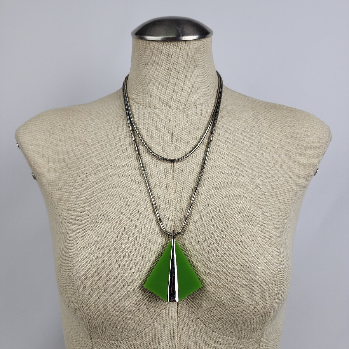 Vintage 70s Celebrity Green Lucite Pendant Snake Chain Necklace