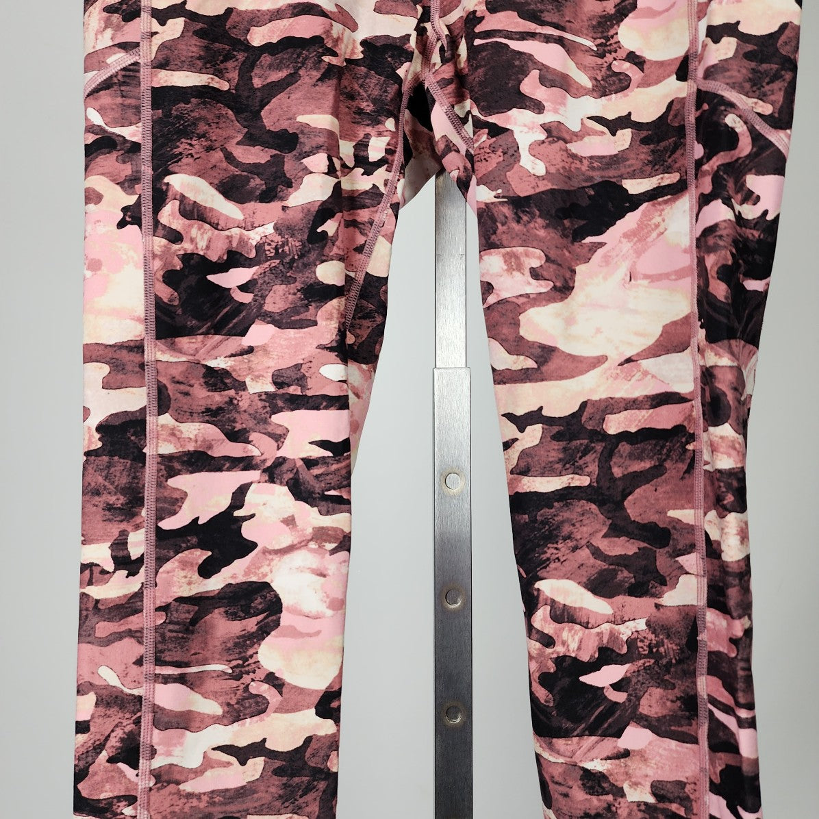 Calvin Klein Performance Pink Camo Leggings Size L