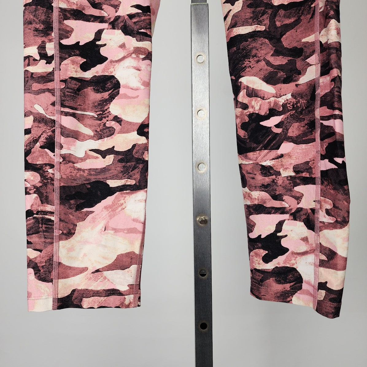 Calvin Klein Performance Pink Camo Leggings Size L