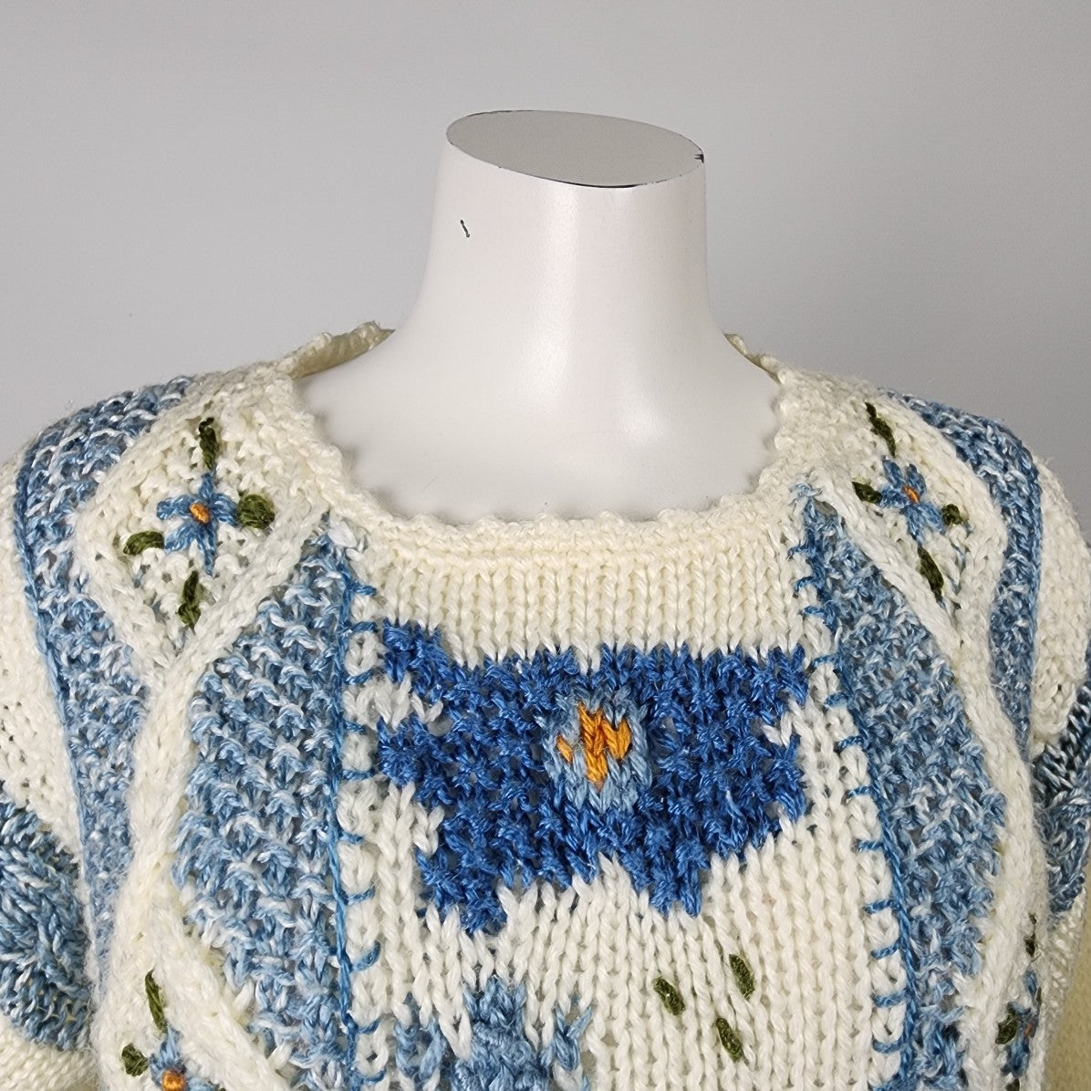 Vintage Huntington Ridge Blue Flower Handknit Sweater Size L