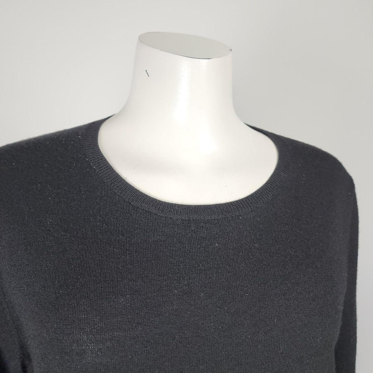 Lord & Taylor Black Merino Wool Knit Sweater Size L