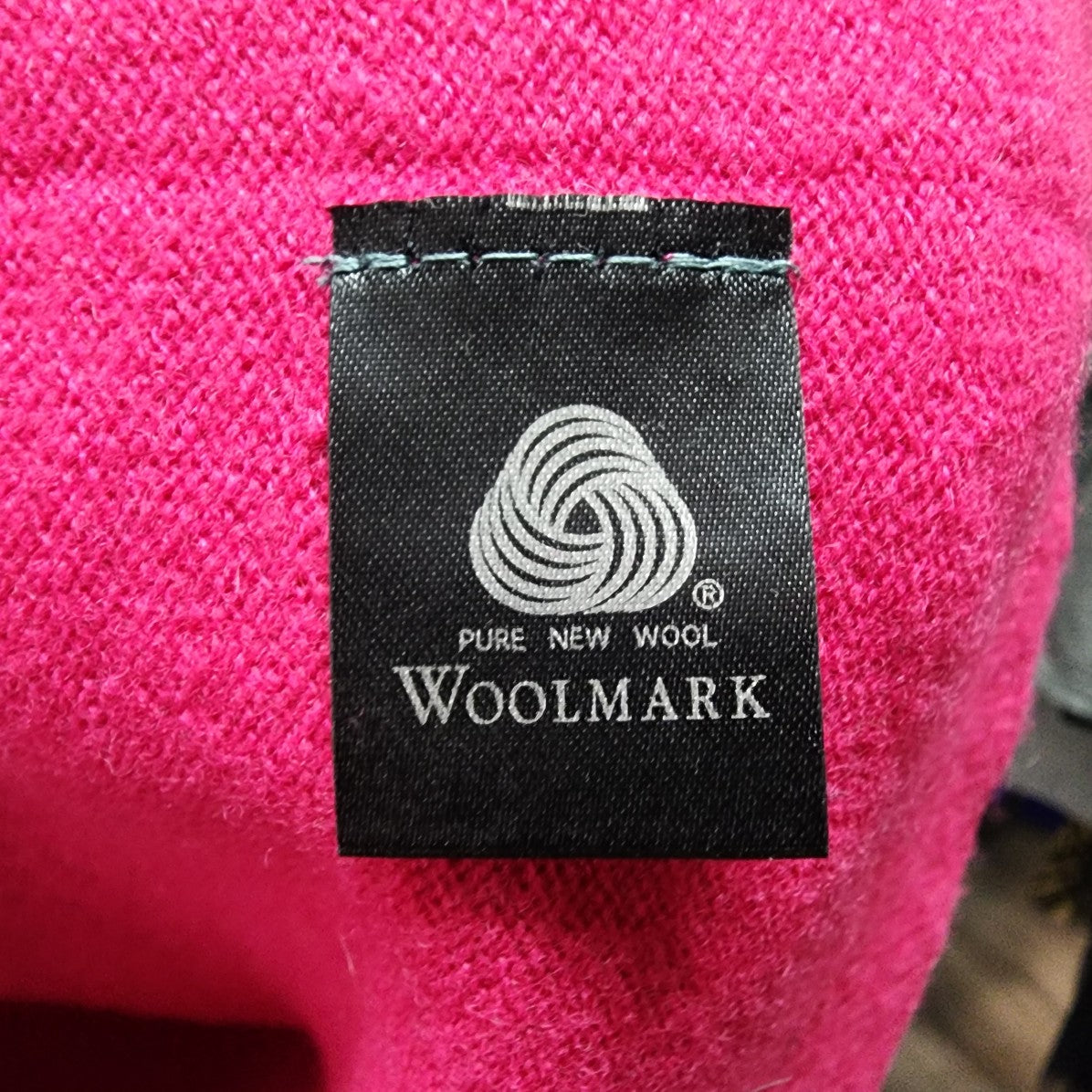 Lyle & Scott Scotland Pink Wool Embroidered Bird Sweater Size L