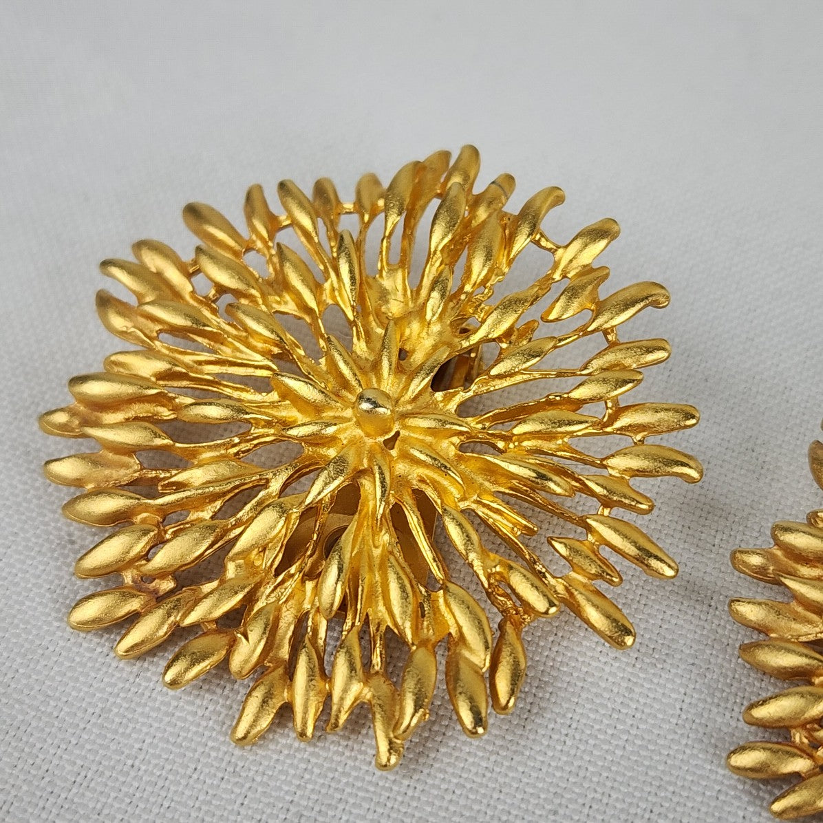 Vintage Gold Tone Flower Clip On Earrings