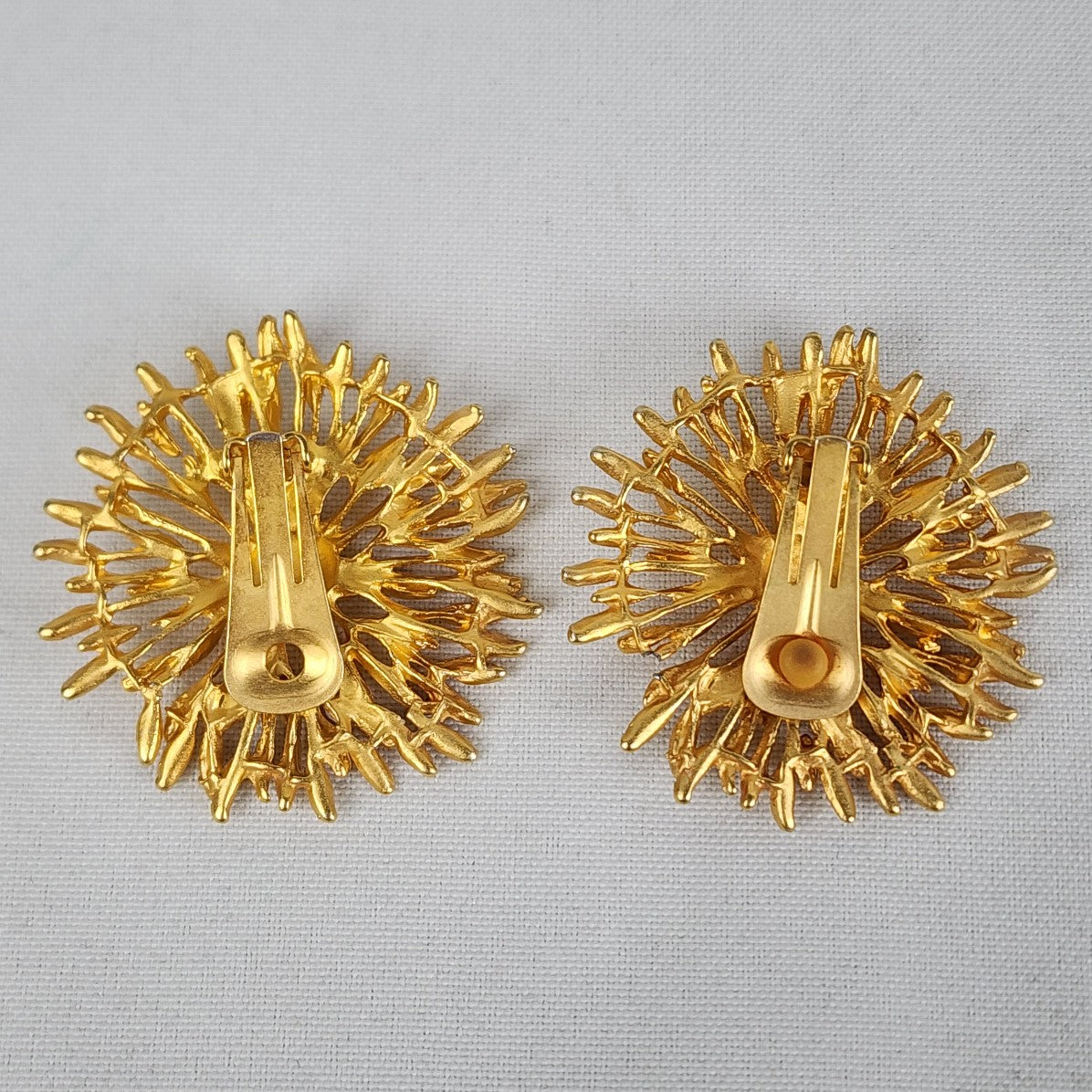 Vintage Gold Tone Flower Clip On Earrings