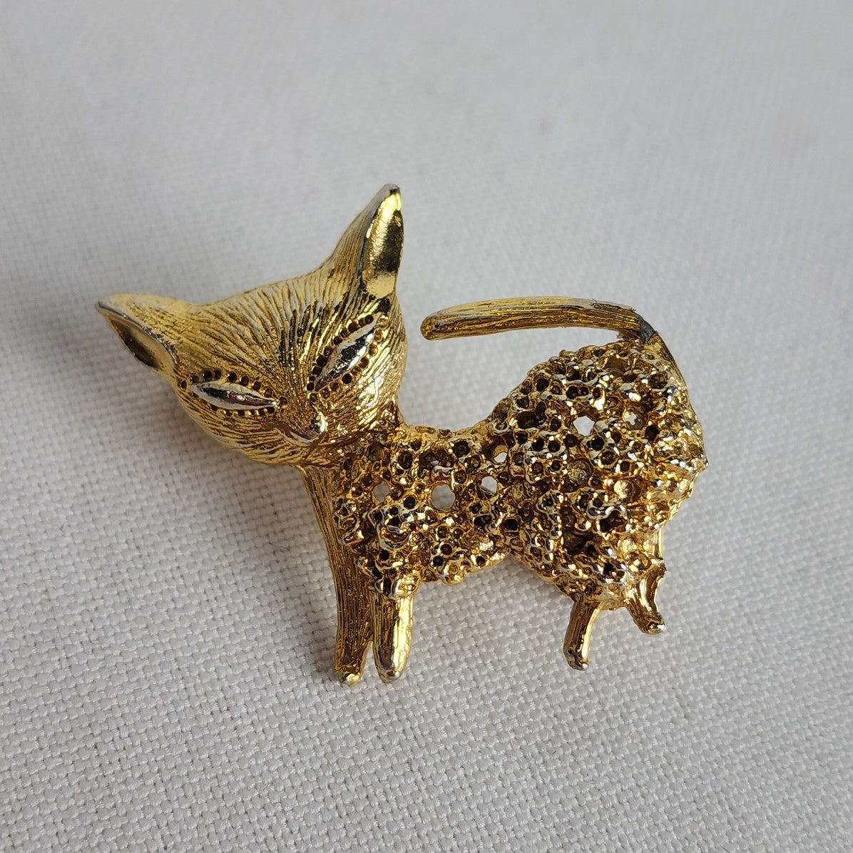 Vintage Gold Tone Cat Brooch