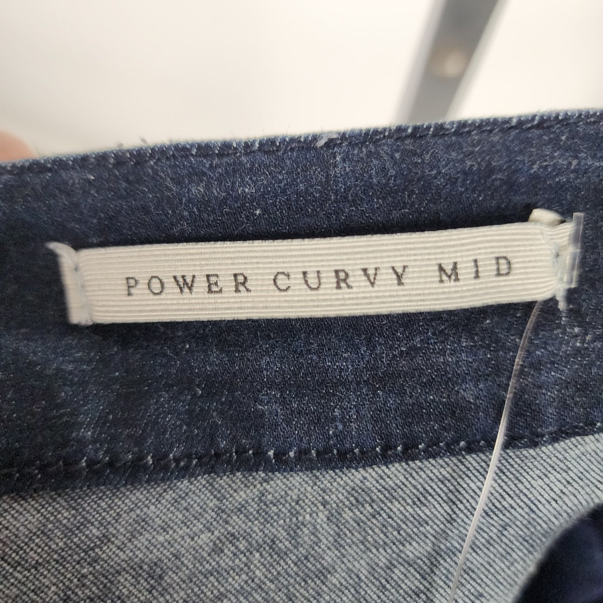 Guess Power Curvy Mid Dark Denim Jeans Size 28