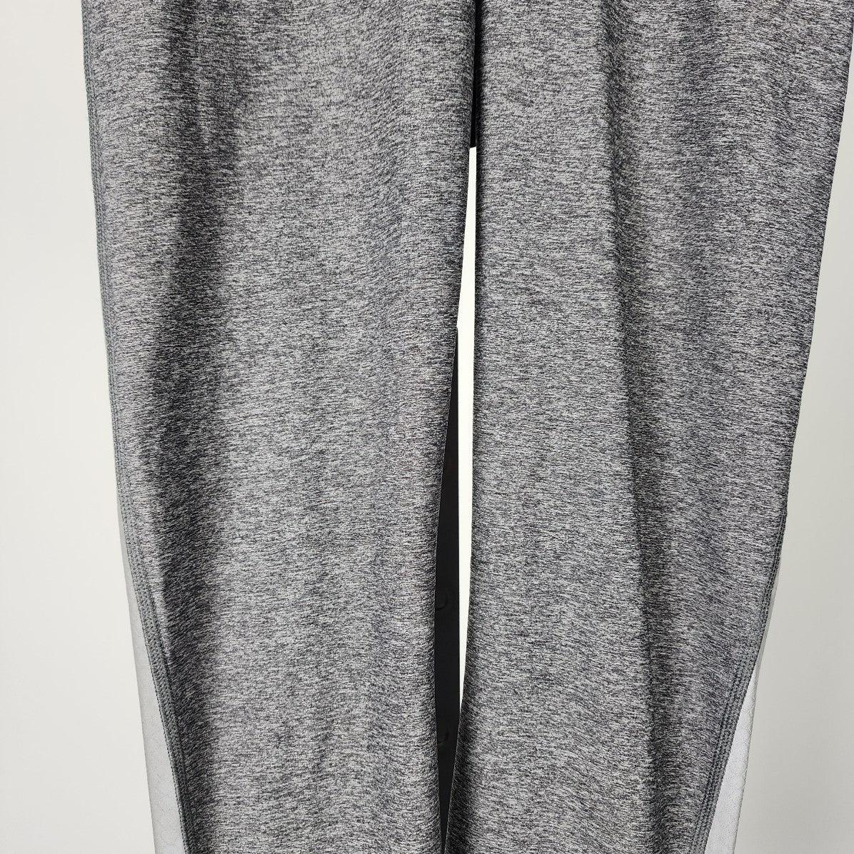 Lululemon Grey Cropped Athletic Leggings Size 4