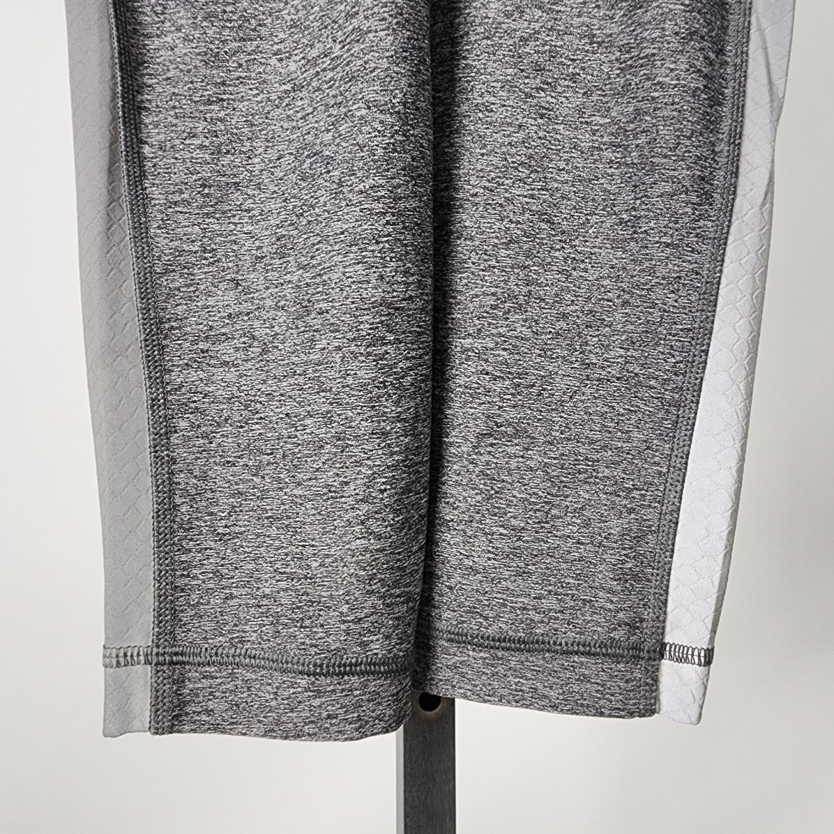 Lululemon Grey Cropped Athletic Leggings Size 4