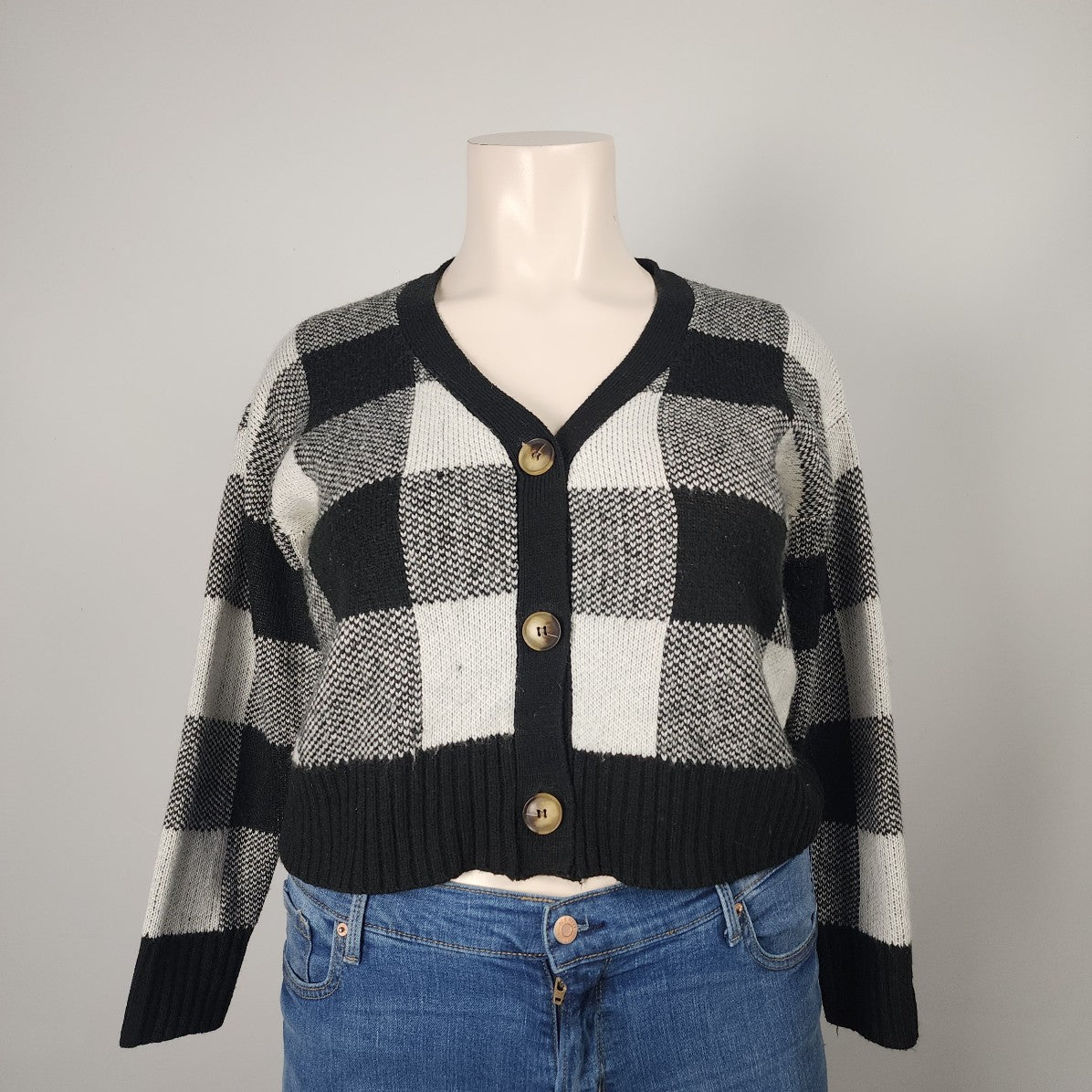 HYFVE Black & White Knit Chunky Button Up cardigan Size L