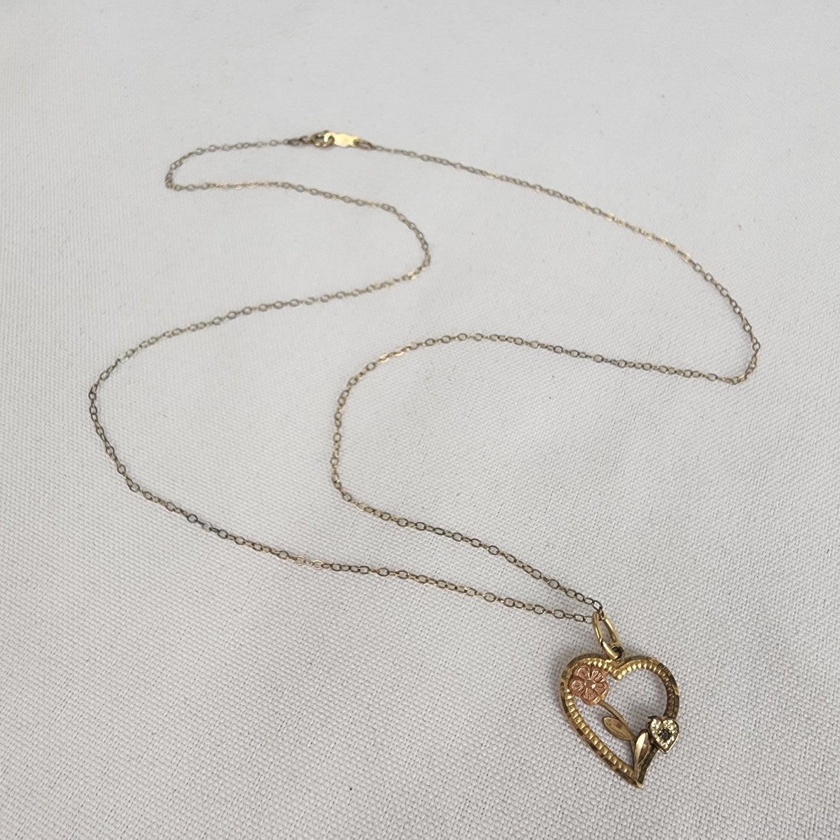 Vintage Gold Tone Floral Heart Pendant Necklace