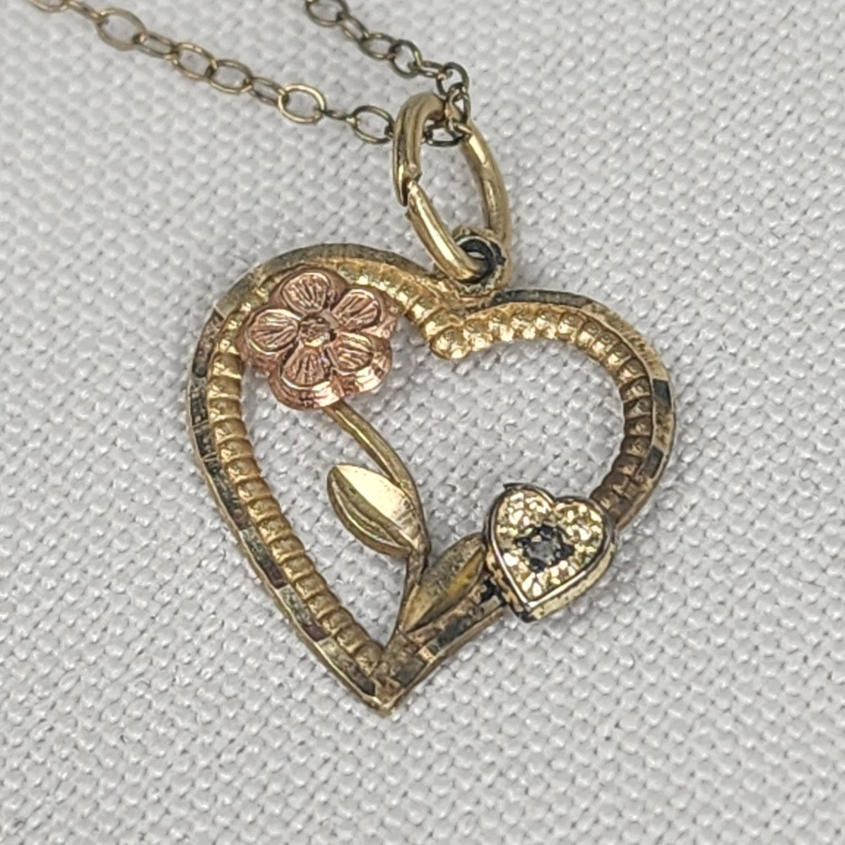 Vintage Gold Tone Floral Heart Pendant Necklace