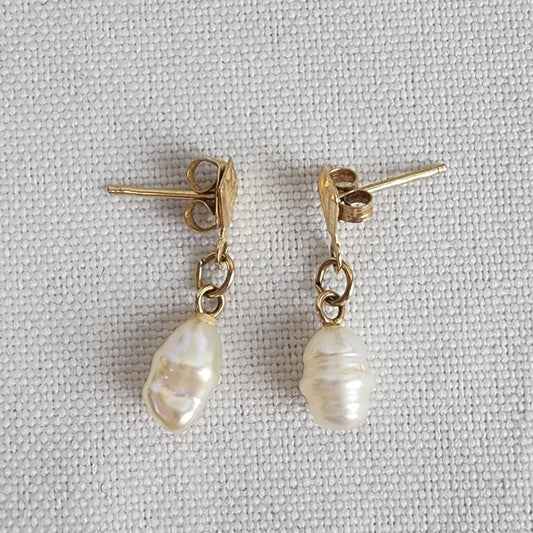 Vintage 10K Gold Freshwater Pearl Delicate Drop Earrings