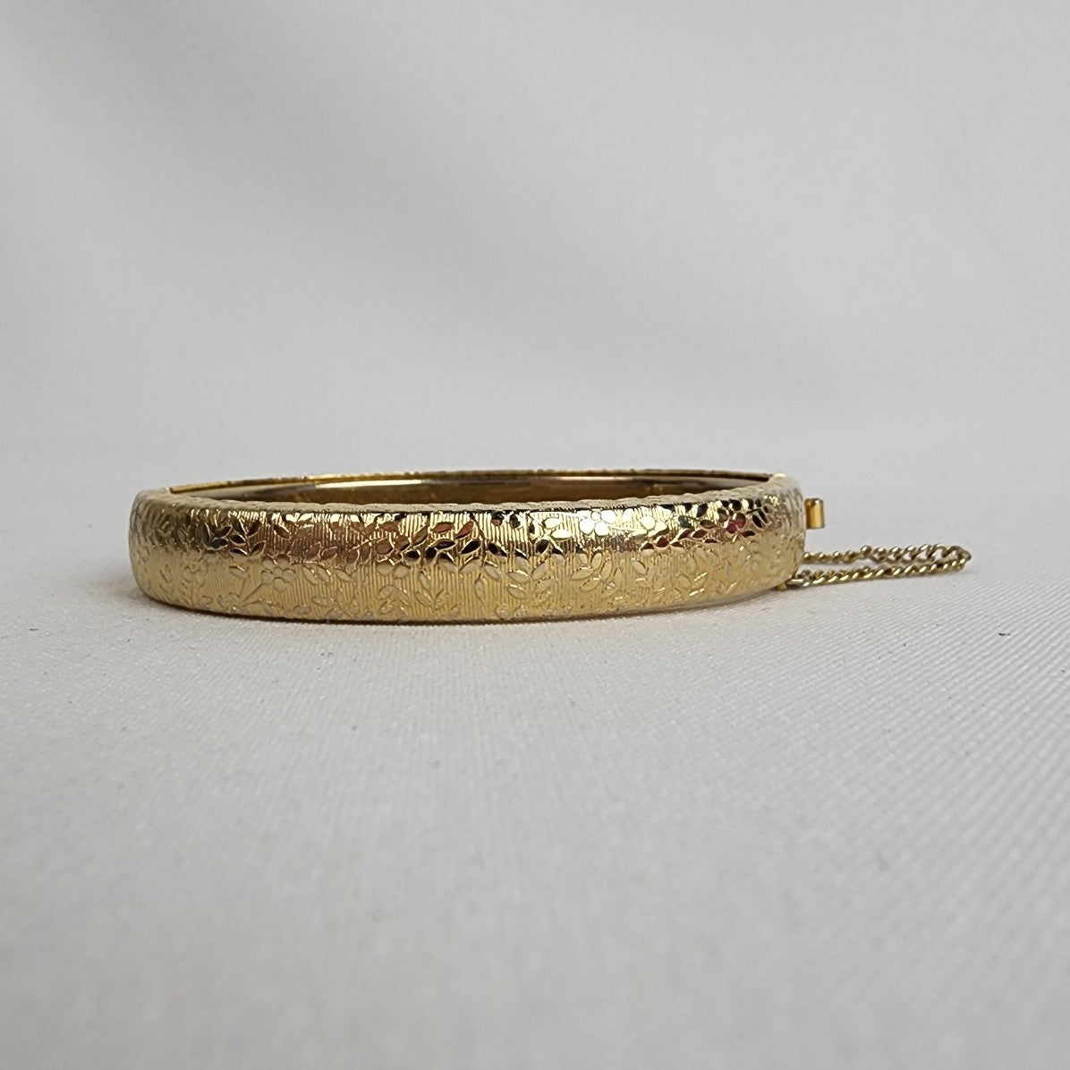 Vintage Gold Tone Floral Etched Hinge Bracelet