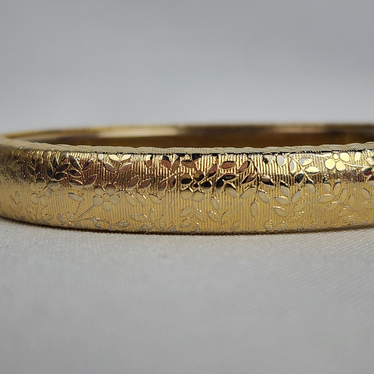 Vintage Gold Tone Floral Etched Hinge Bracelet