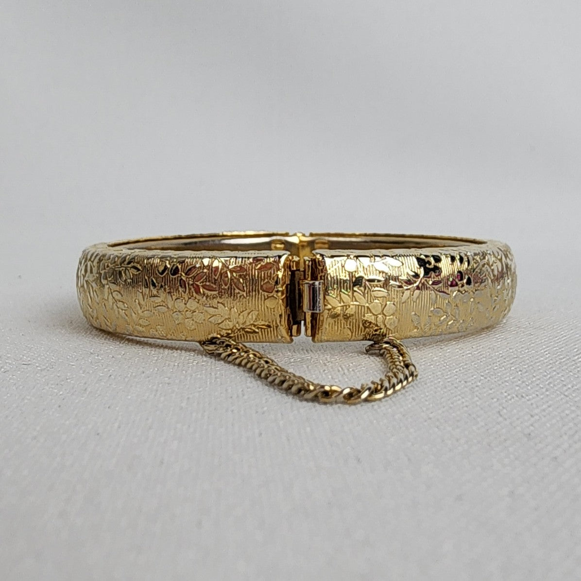 Vintage Gold Tone Floral Etched Hinge Bracelet