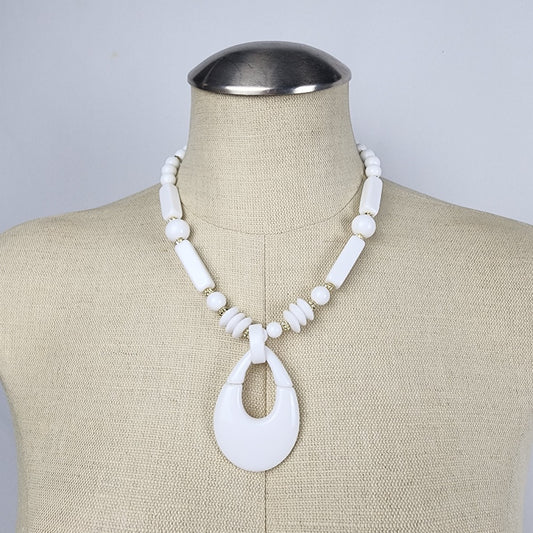 Vintage White Pendant Beaded Necklace