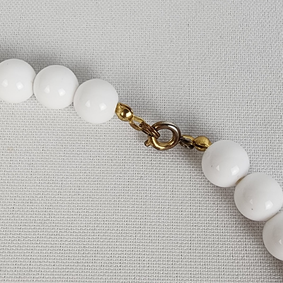 Vintage White Pendant Beaded Necklace