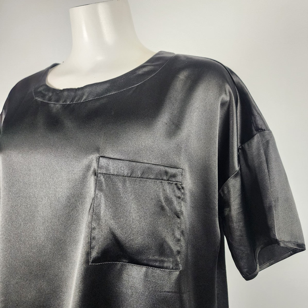 Ekouaer Black Satin Short Sleeve Top Size S