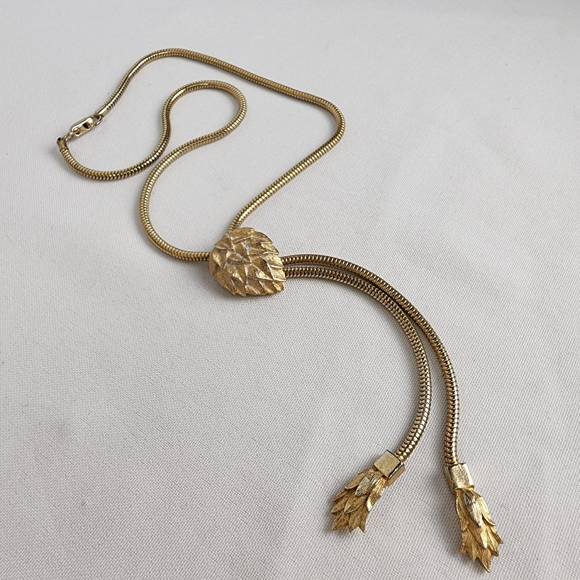 Coro Gold Tone Leaf Detail Lariat Necklace