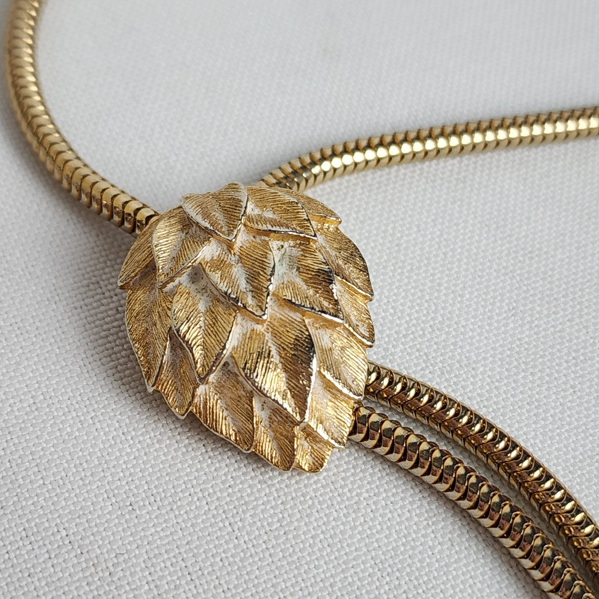 Coro Gold Tone Leaf Detail Lariat Necklace