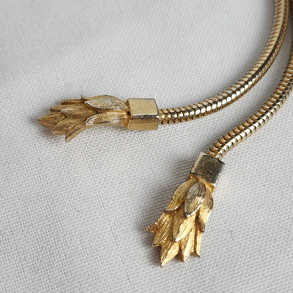 Coro Gold Tone Leaf Detail Lariat Necklace