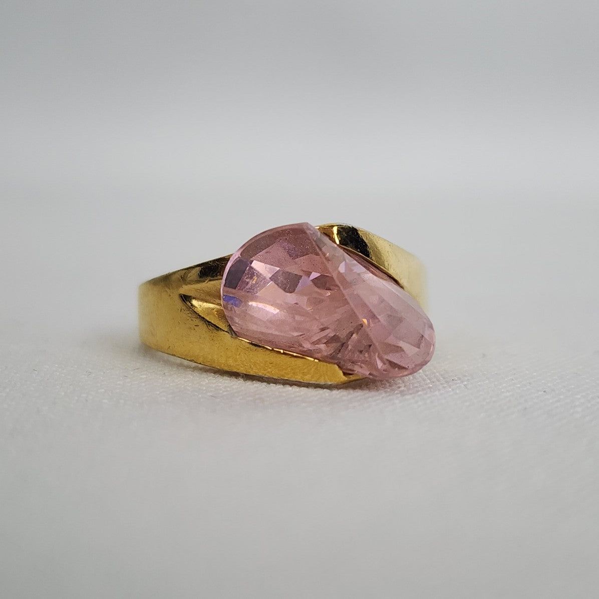 Elegant Gold Tone Ring with Pink Gemstone - Size 7