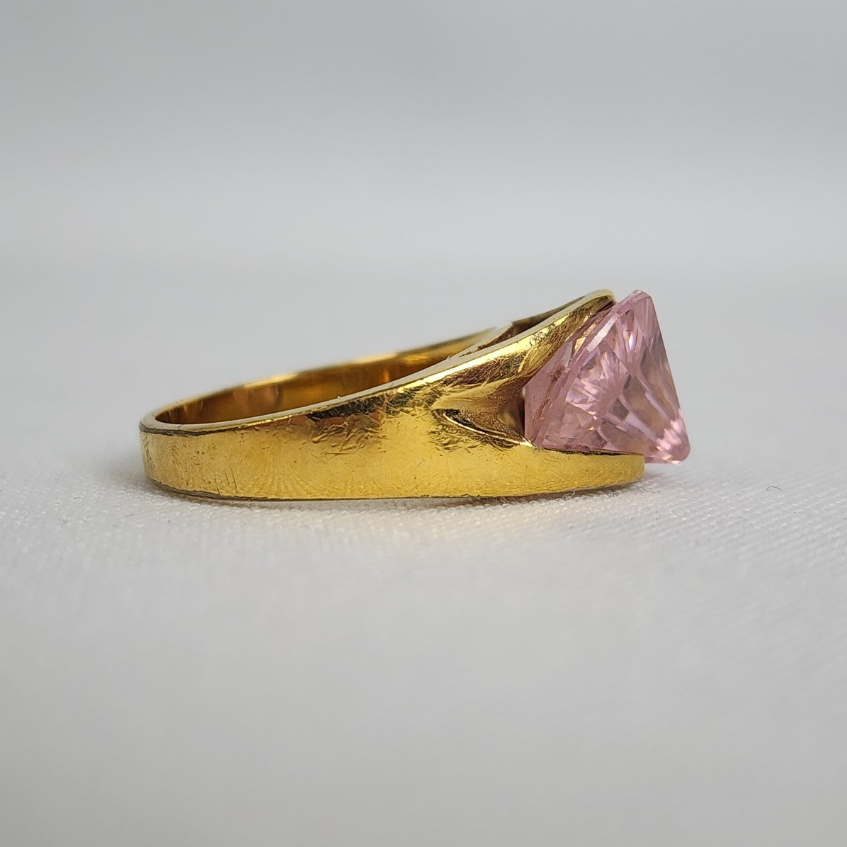 Elegant Gold Tone Ring with Pink Gemstone - Size 7