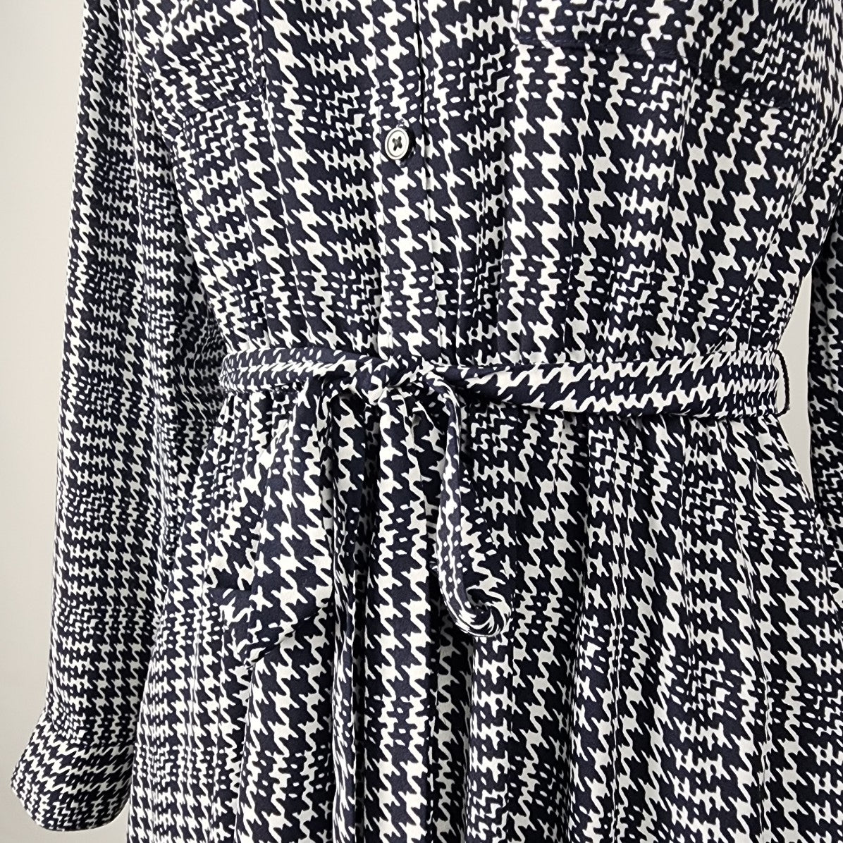 Banana Republic Black Houndstooth Midi Dress Size 6