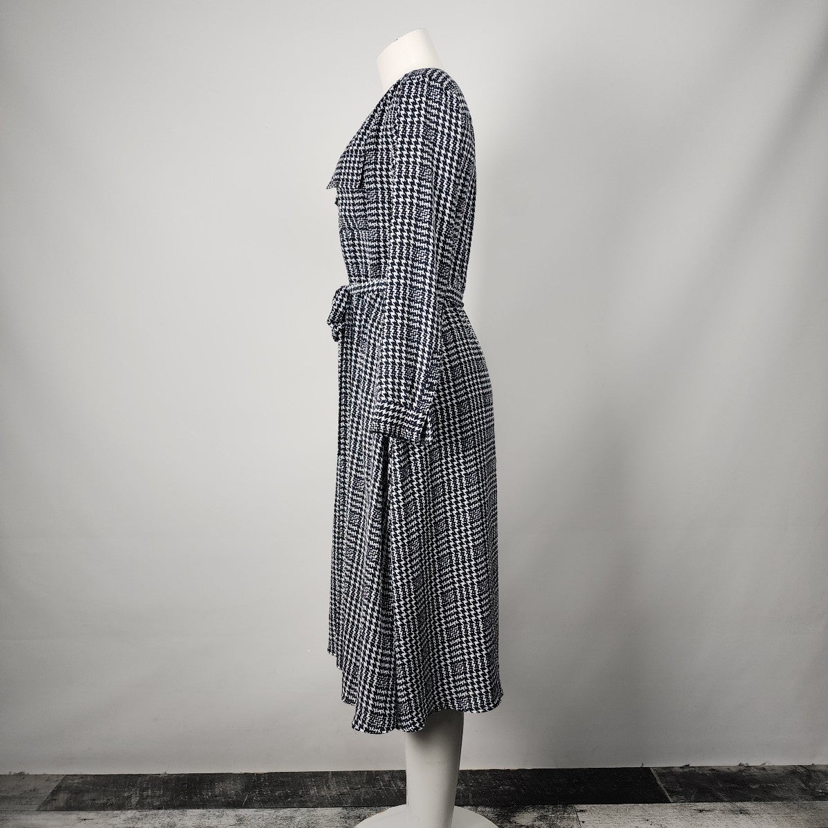 Banana Republic Black Houndstooth Midi Dress Size 6