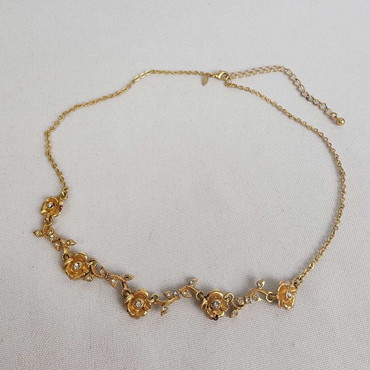 Vintage Avon NR Gold Tone Rose Vine Necklace