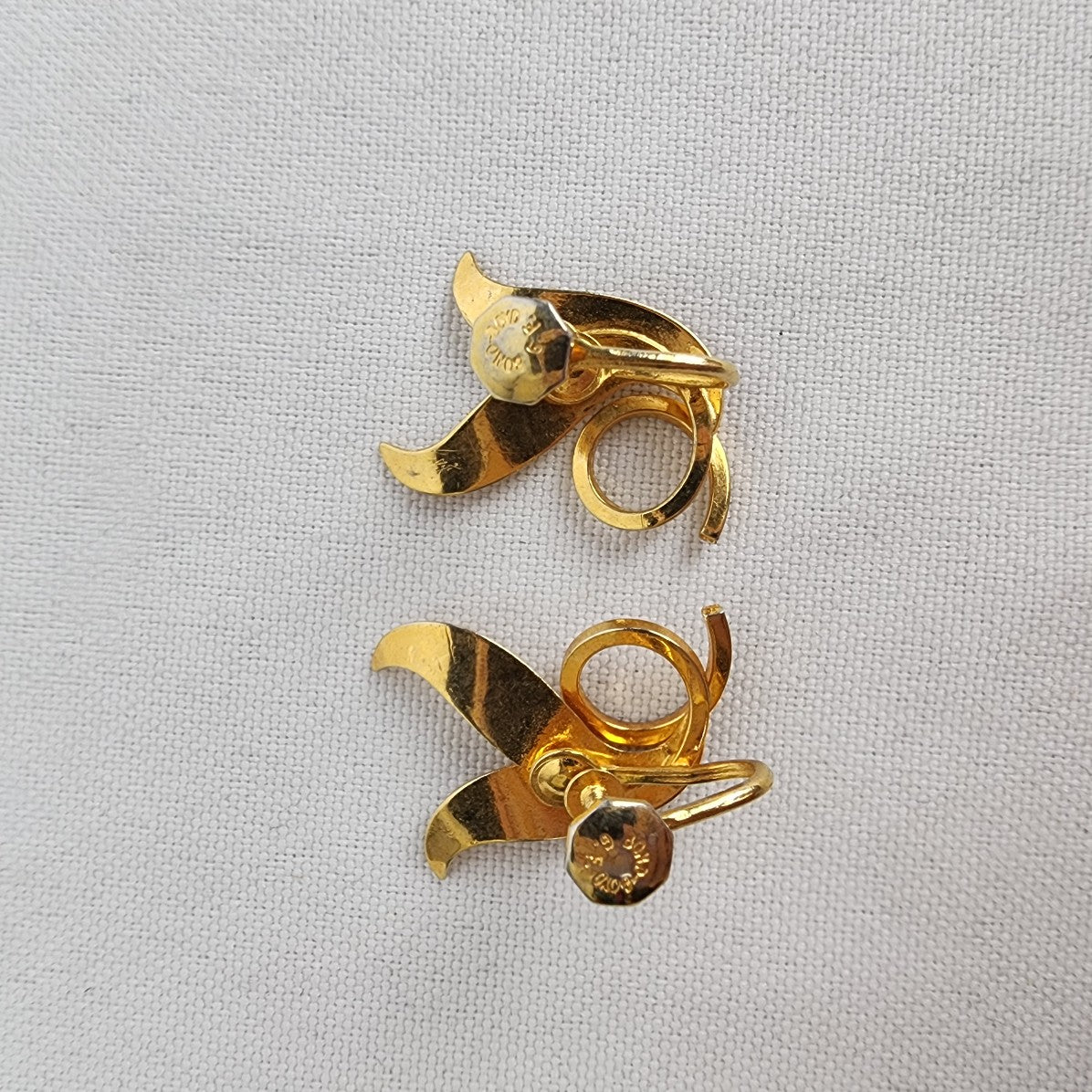 Vintage Bond Boyd Golf Fill Leaf Screw Back Earrings