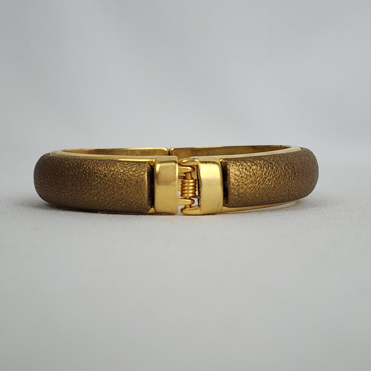 Vintage Made In Italy Gold Tone Bronze Leather Hinge Bracelet