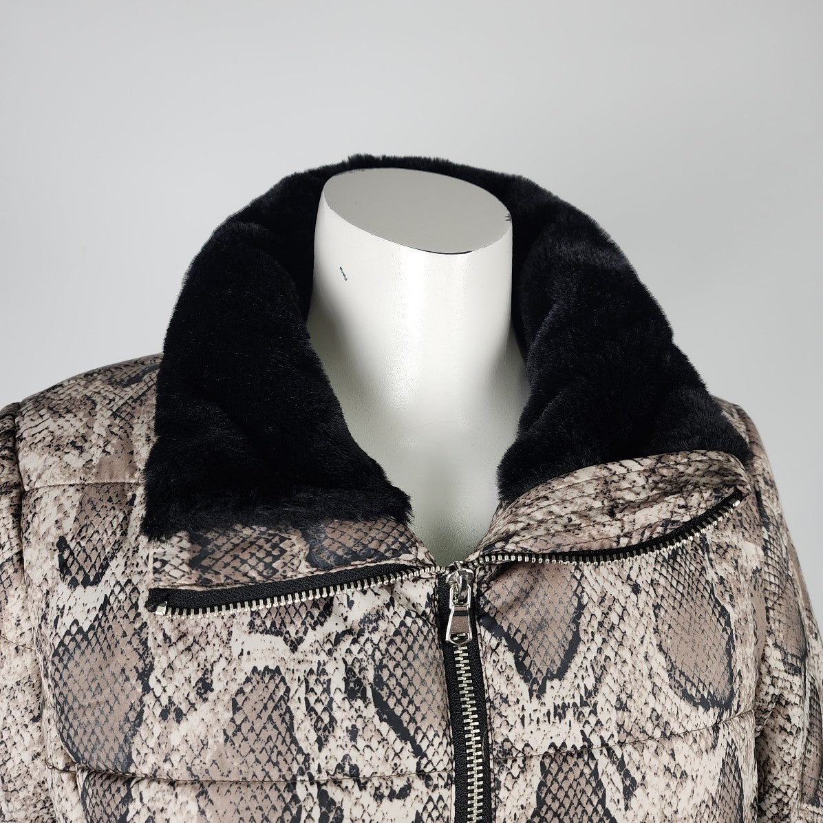 Vero Moda Reptile Faux Fur Collar Puffer Jacket Size M